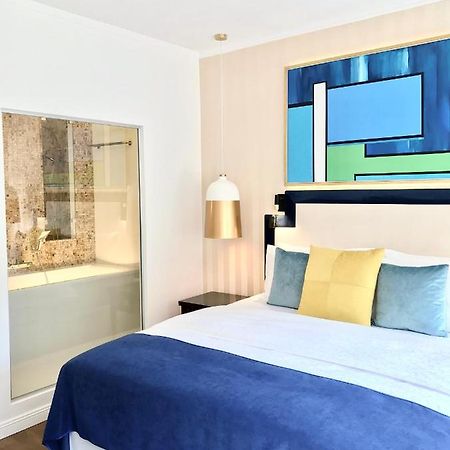 Luxury Apartments Mondrian Market Square III Warsaw Luaran gambar