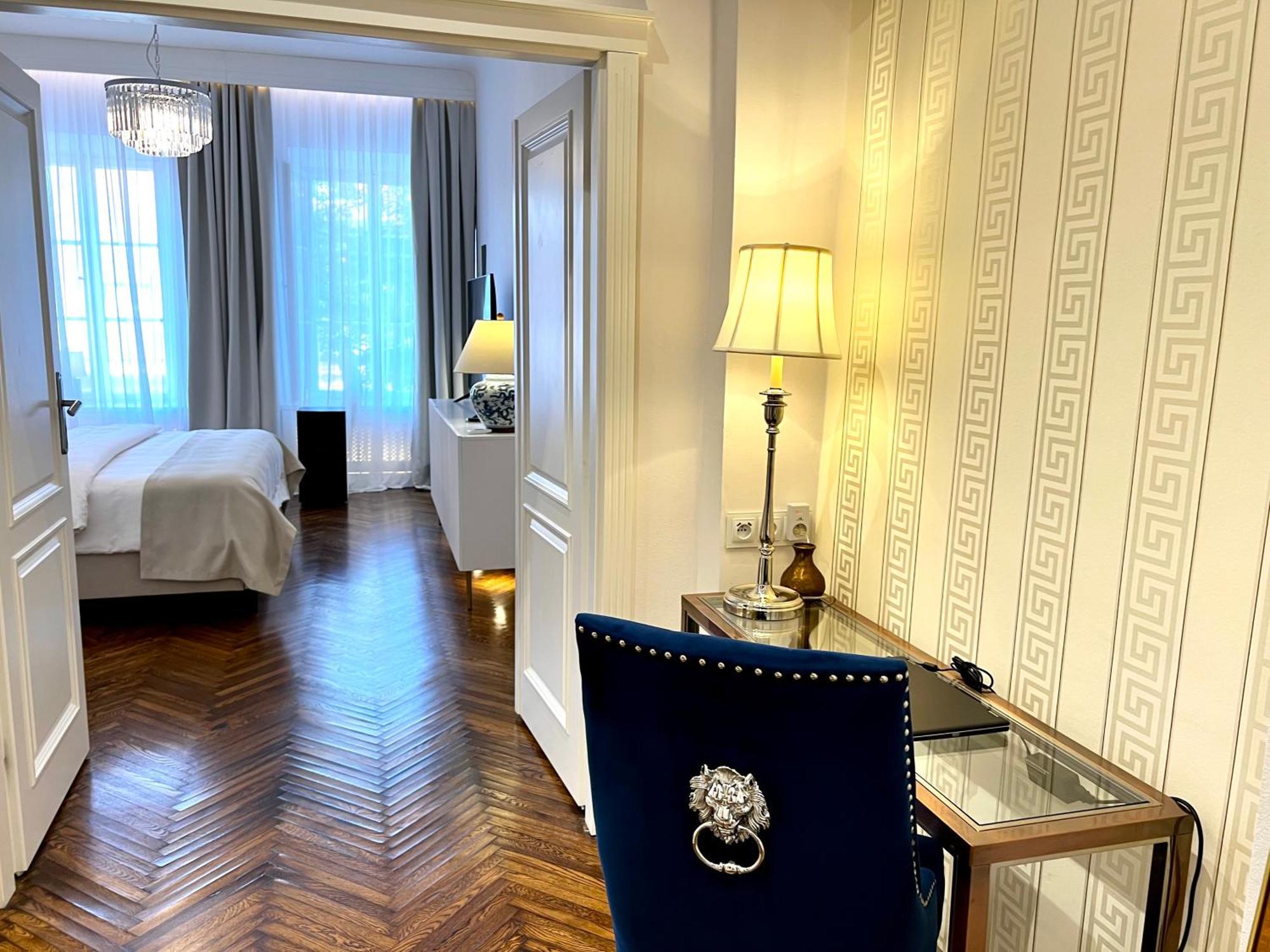 Luxury Apartments Mondrian Market Square III Warsaw Bilik gambar