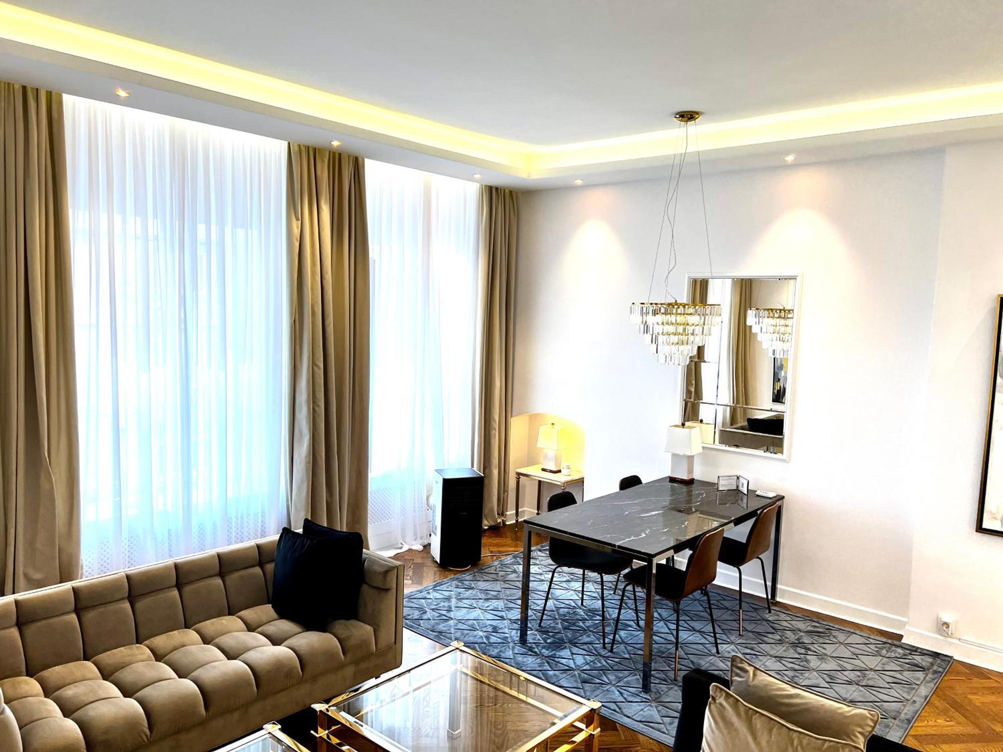 Luxury Apartments Mondrian Market Square III Warsaw Bilik gambar