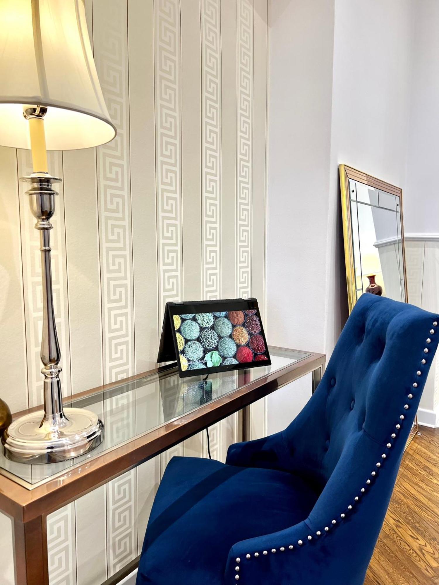 Luxury Apartments Mondrian Market Square III Warsaw Bilik gambar