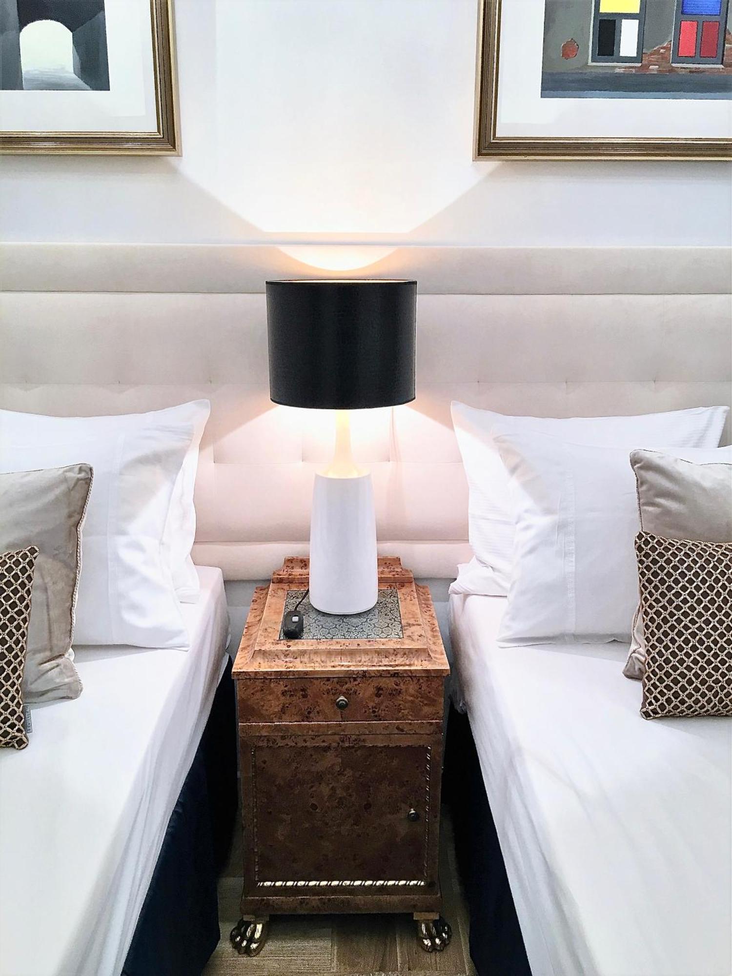 Luxury Apartments Mondrian Market Square III Warsaw Bilik gambar