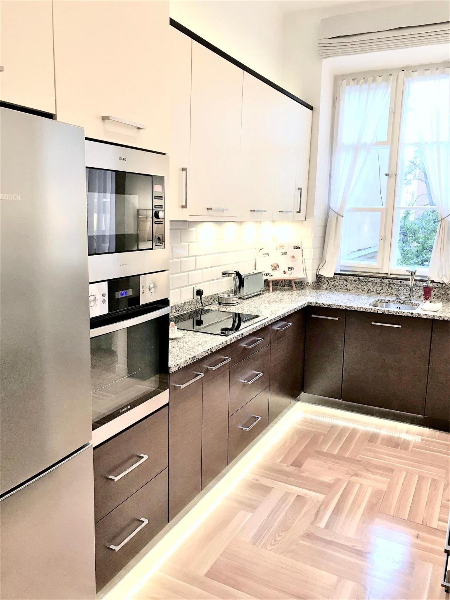 Luxury Apartments Mondrian Market Square III Warsaw Bilik gambar