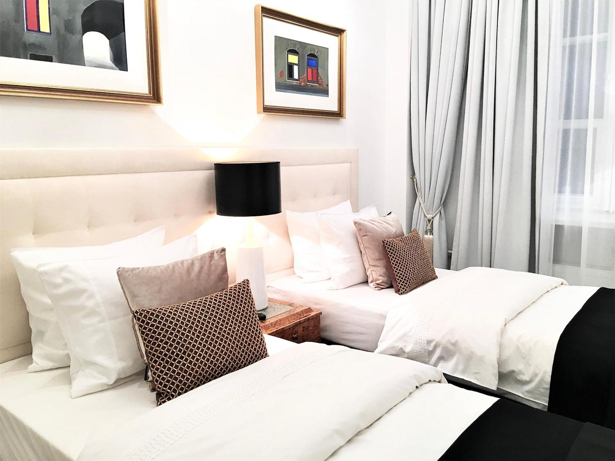 Luxury Apartments Mondrian Market Square III Warsaw Bilik gambar