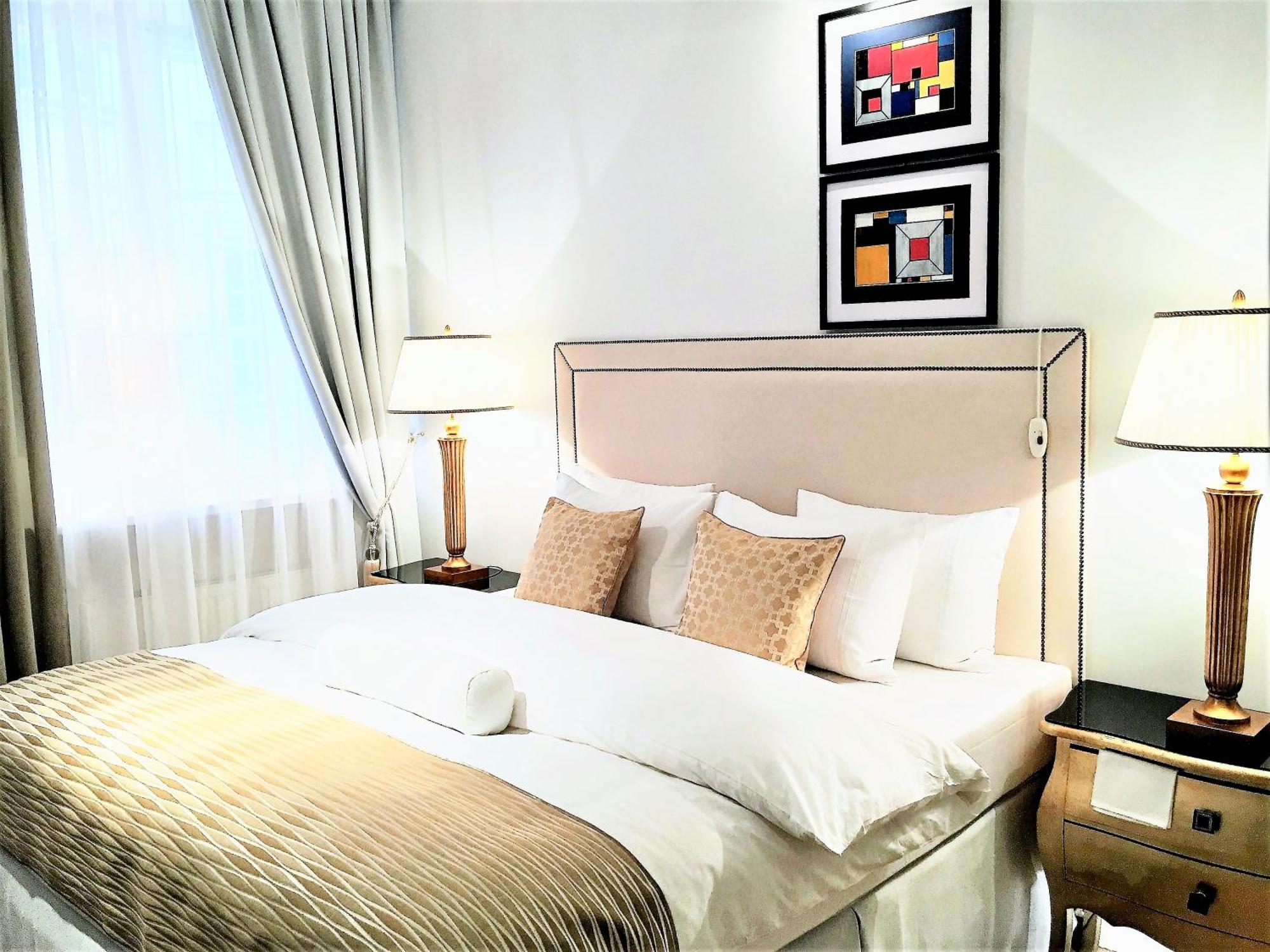 Luxury Apartments Mondrian Market Square III Warsaw Bilik gambar